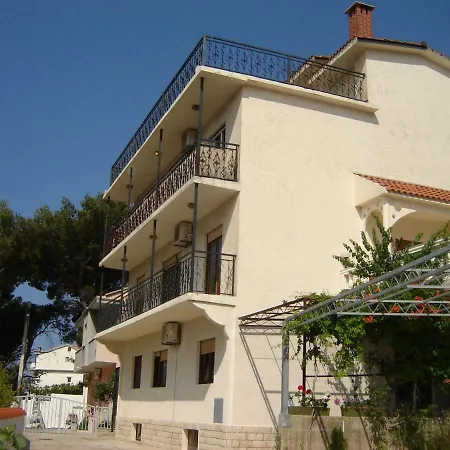 Apartman Duce 1 *